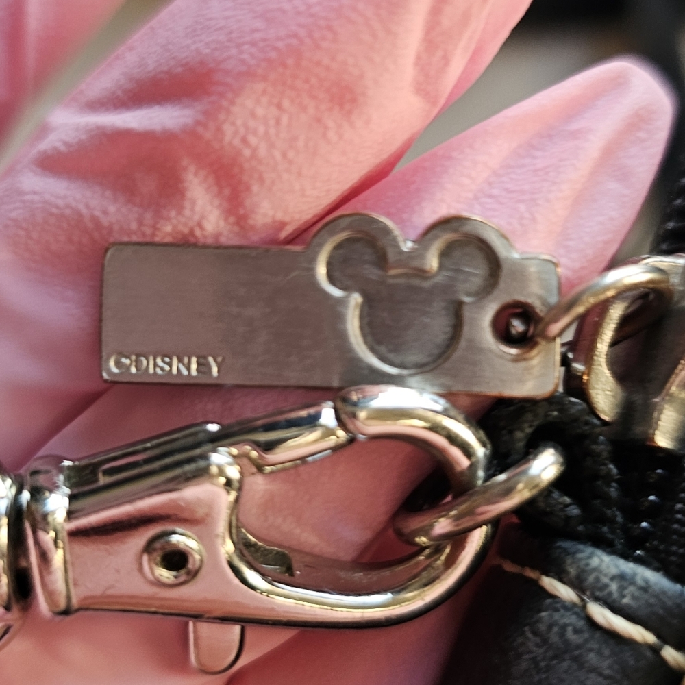 ๐ WALT DISNEYWORLD Mickey Mouse Disney Tech Crossbody Bag โ Padded & Magical! - Picture 4 of 9